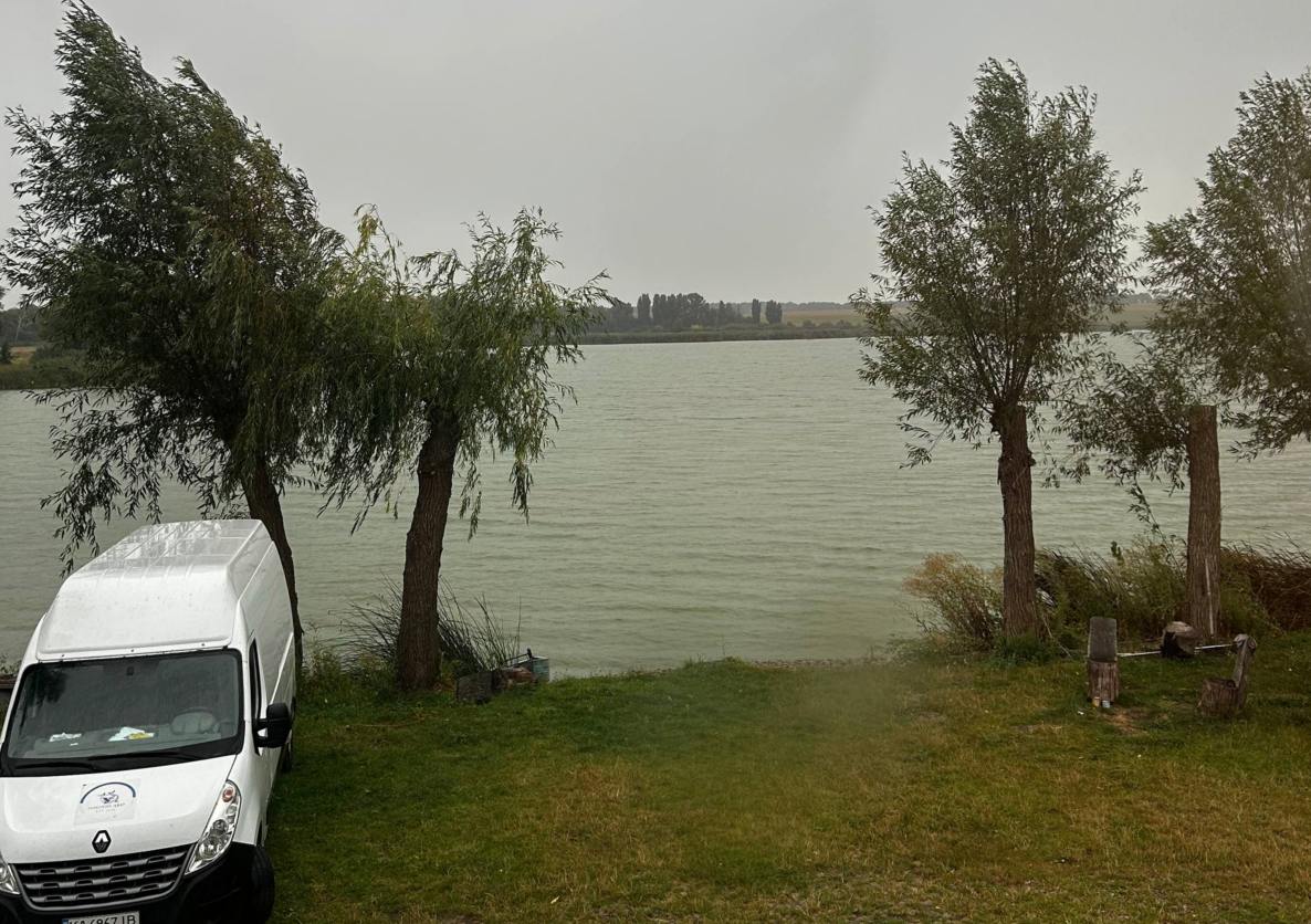 Рибний Двір - відпочинок біля озера